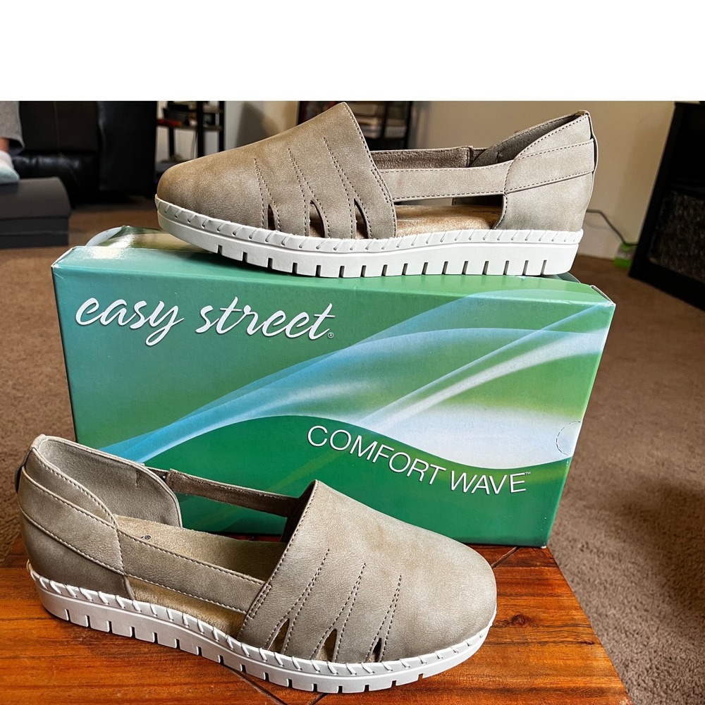 Easy Street Bugsy Natural Taupe Comfort Wave Slip On Shoes 7.5 WW